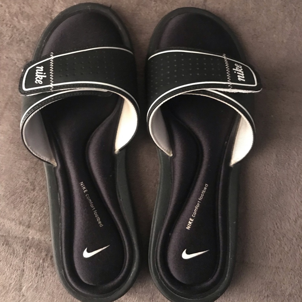 Nike slides ( women’s)